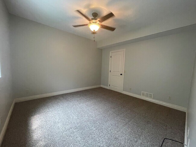 Building Photo - Home For Rent Papillion