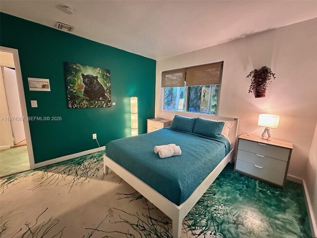 Building Photo - 750 NE 120th St