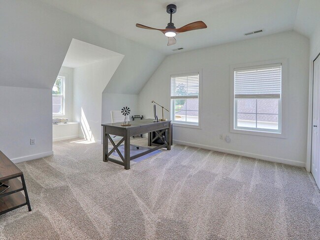 Building Photo - Spacious 3BR / 3.5BA Single family home • 2,500 Sq Ft • Baywood