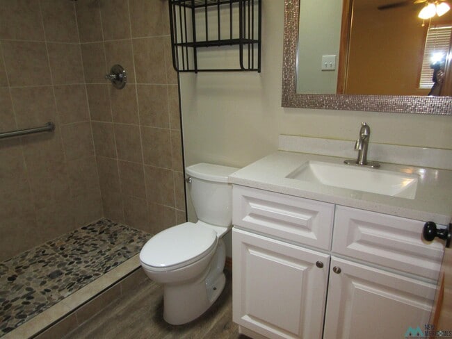 Building Photo - 1915 Villa Dr