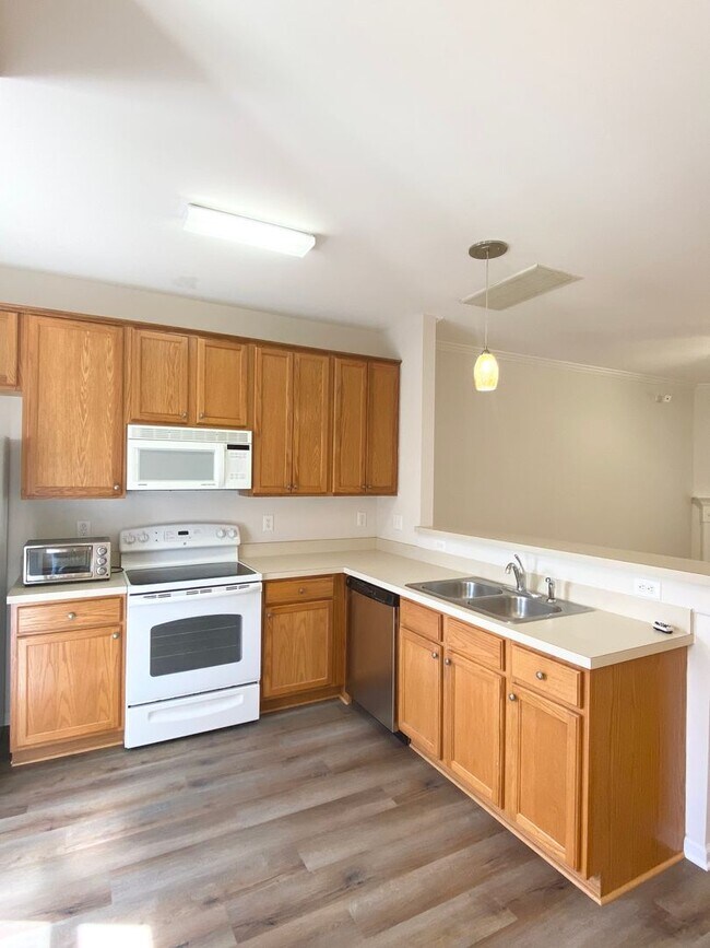 Building Photo - 330 Commons Dr