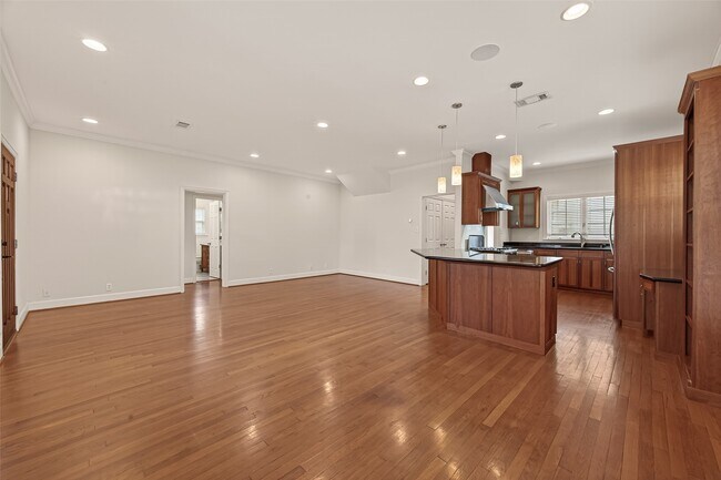 Building Photo - 2405 Southgate Blvd