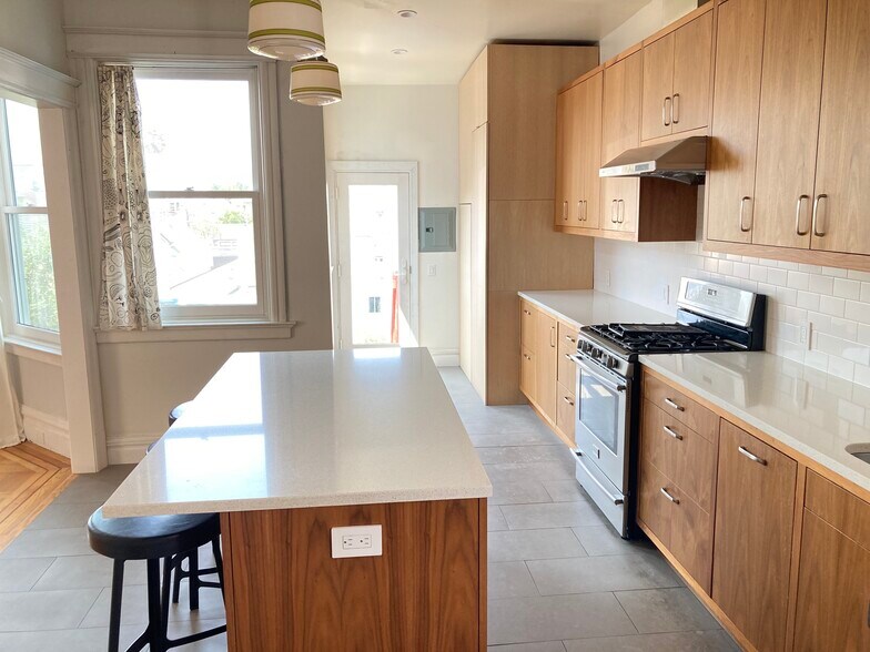 Building Photo - 924 Potrero Ave