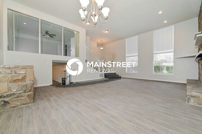 Building Photo - 4 Bedroom Pet-Friendly Home in KNOXVILLE, TN with Main Street Renewal