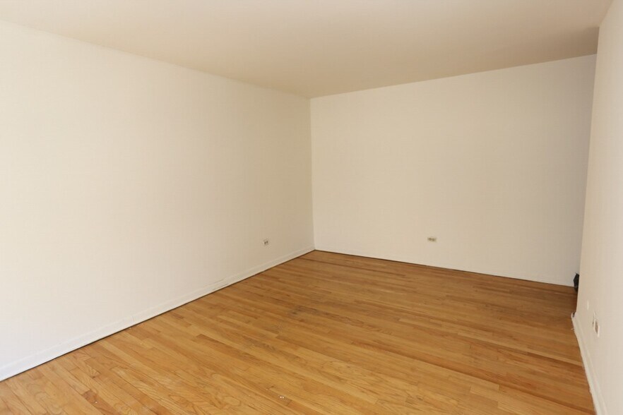 Building Photo - 502 W Briar Pl