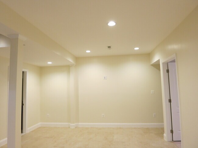 Building Photo - 41449 Autumn Sun Dr
