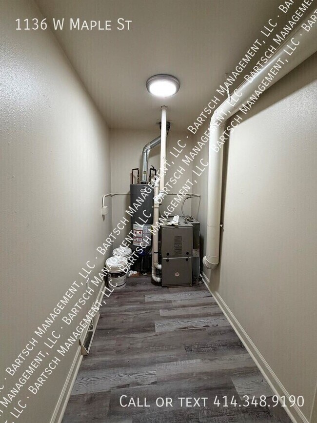 Building Photo - 1136 W Maple St