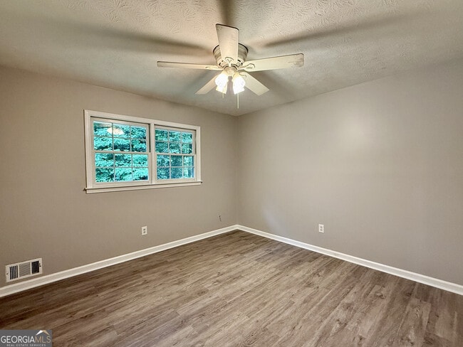 Building Photo - 252 Harmony Grove Rd