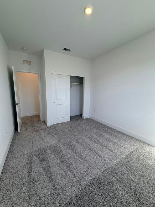 Building Photo - 397 N Paso Robles Dr