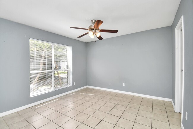 Building Photo - 5959 Bonhomme Rd