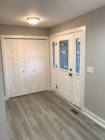 Building Photo - 2866 Baylis Dr