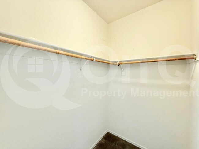 Building Photo - 7704 S 23rd Ln