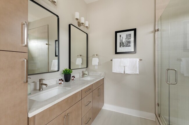 Building Photo - 1405 Napoleon St