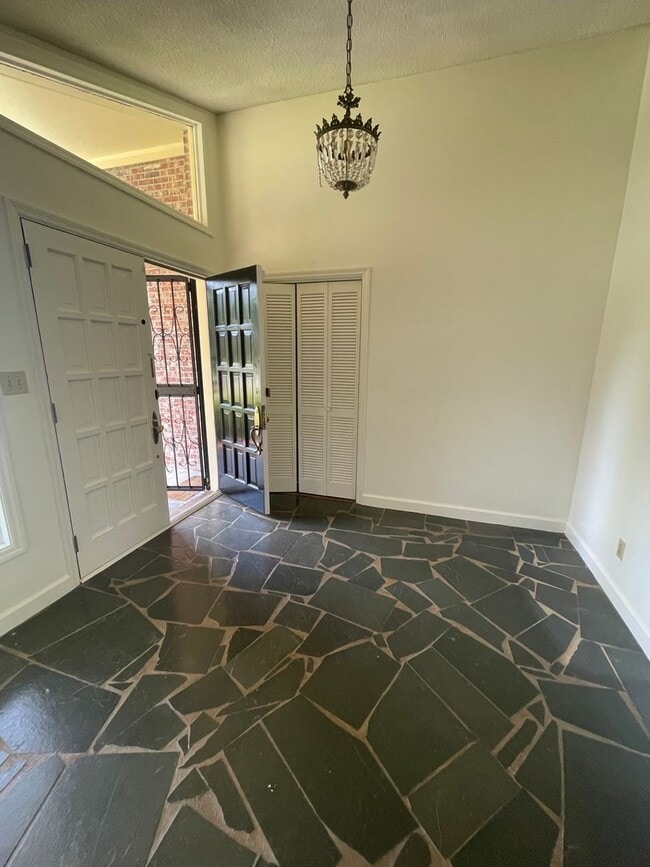 Building Photo - 2 bedroom 3 bath  Mid- Century style home! This home has a wonderful outdoor area great for Enter...