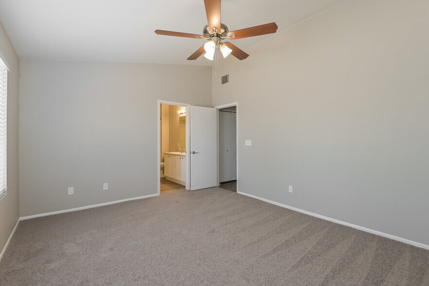 Building Photo - 9647 E Banbridge St