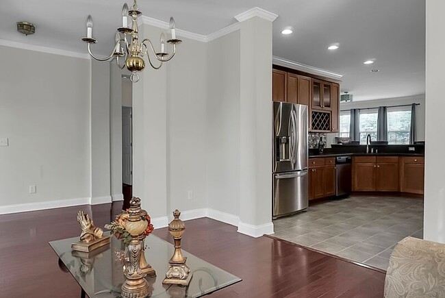 Building Photo - 334 Albrighton Way