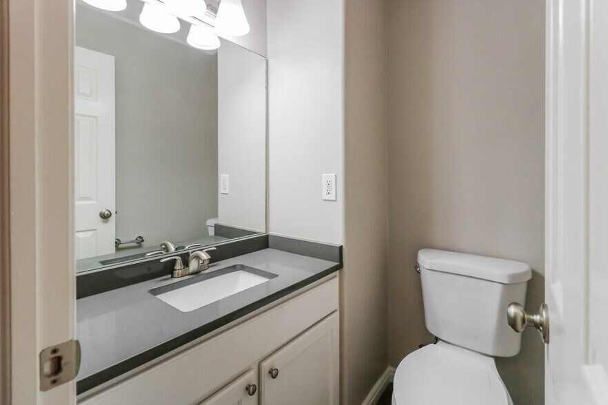 Building Photo - 1412 Pebblecreek Dr S