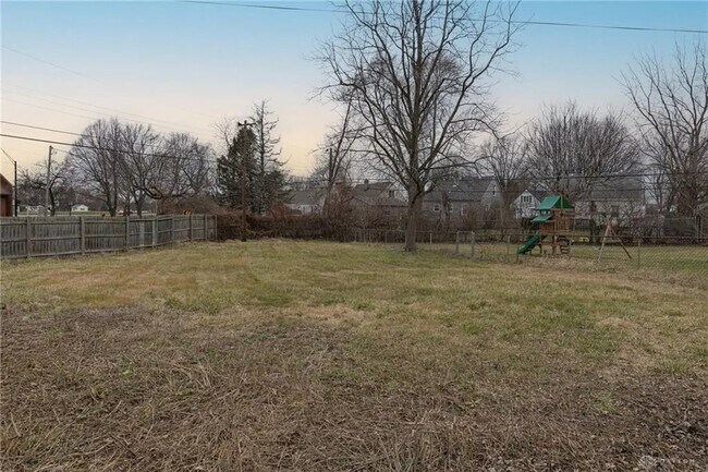 Building Photo - 2207 Whitney Pl