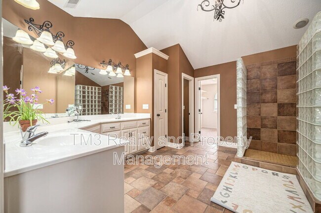 Building Photo - 928 SW 33rd St