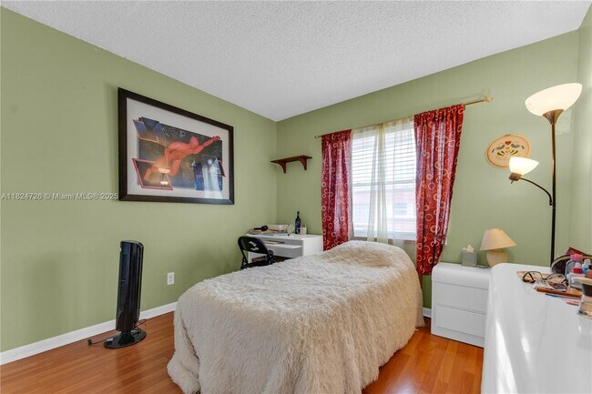 Building Photo - 6500 SW 41st Ct