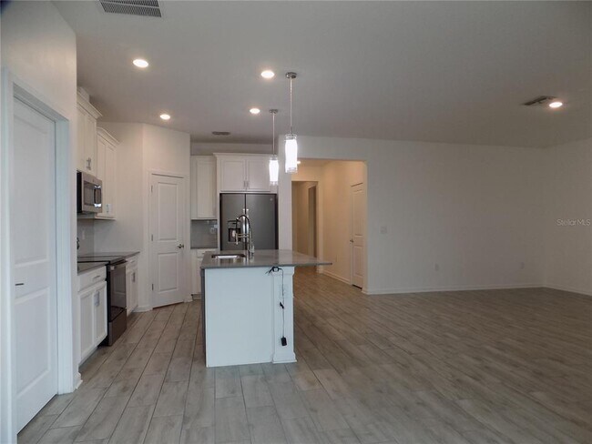 Building Photo - 1713 Chatsworth Cir