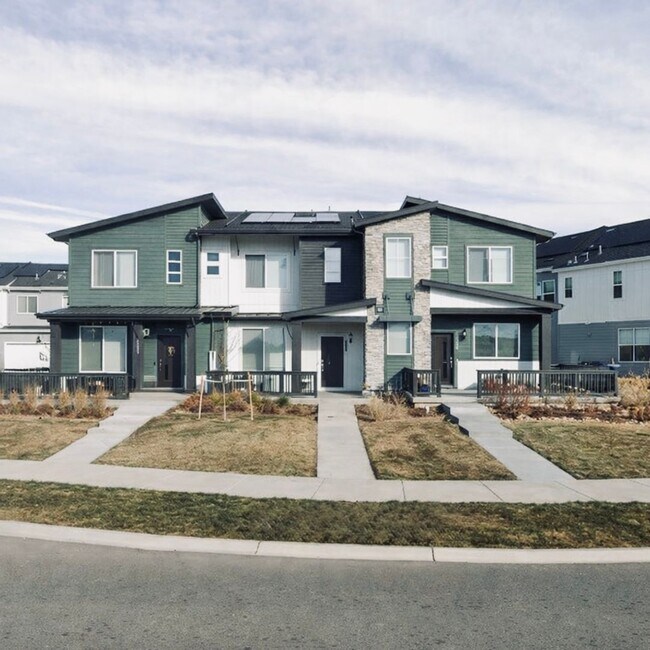 Building Photo - Efficient & Modern 2024-Built Townhome | 2 Bed | 2-Car Garage | Timnath