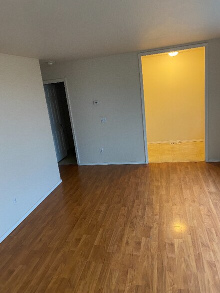 Building Photo - 237 N Park St