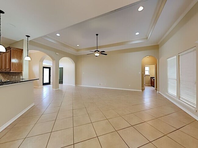 Building Photo - No Application Fee* $500 off first months ...