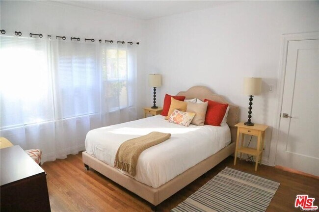 Building Photo - 601 Sweetzer Ave