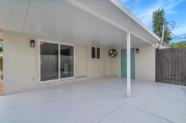 Building Photo - 4710 SW 43rd Ave