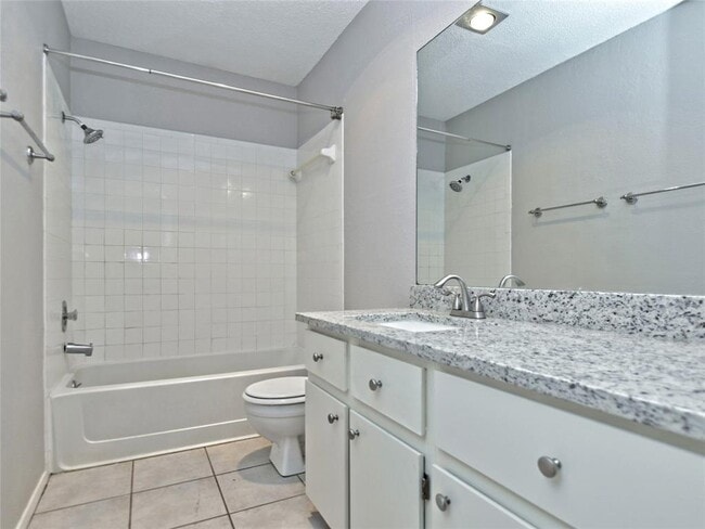 Building Photo - 813 Primrose Ln