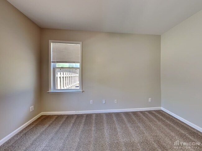Building Photo - 3124 Delacorte Dr