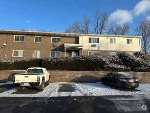 Building Photo - ALL UTILITIES INCLUDED! 2nd Floor 2 Bedroo...