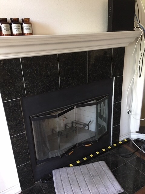 Fire Place - 1927 Fremont Ave