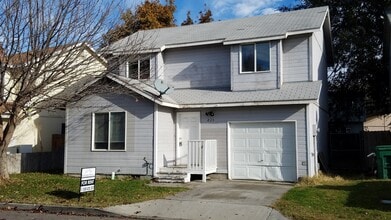 Building Photo - 825 S Elm St
