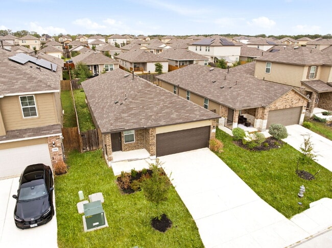 Building Photo - 2 Weeks FREE RENT with 12 Month Lease. 1 Month FREE with 18 Month Lease