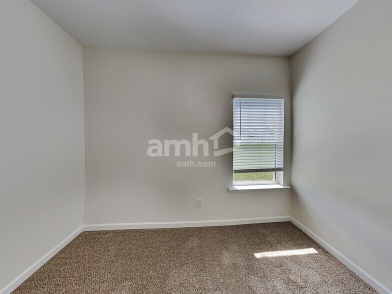 Building Photo - 1402 Mirage St
