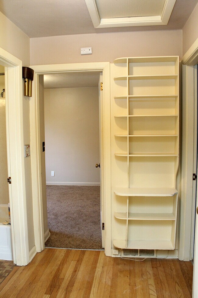 Building Photo - 5112-5116 NE 32nd Ave