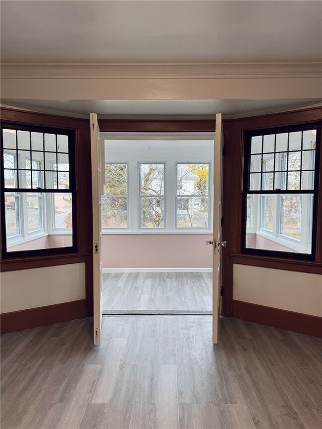 Building Photo - 543 Brooks Ave