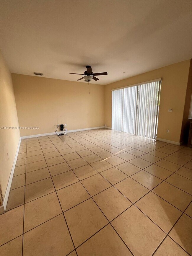 Building Photo - 9140 SW 153rd Ave