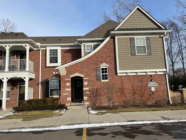 Building Photo - REDUCED $50!  Shelby Township, 2-Bedroom, ...