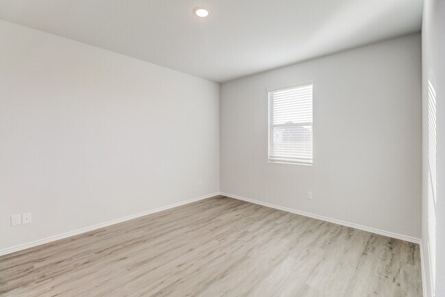 Building Photo - 1412 Ester Ln