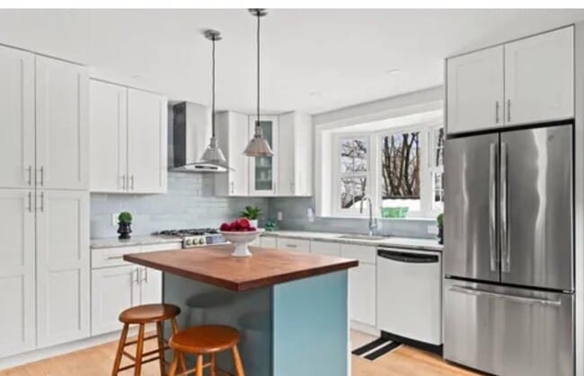 Building Photo - 444 St Davids Ave