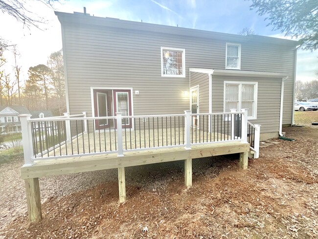 large back deck - 2540 Providence Creek Rd