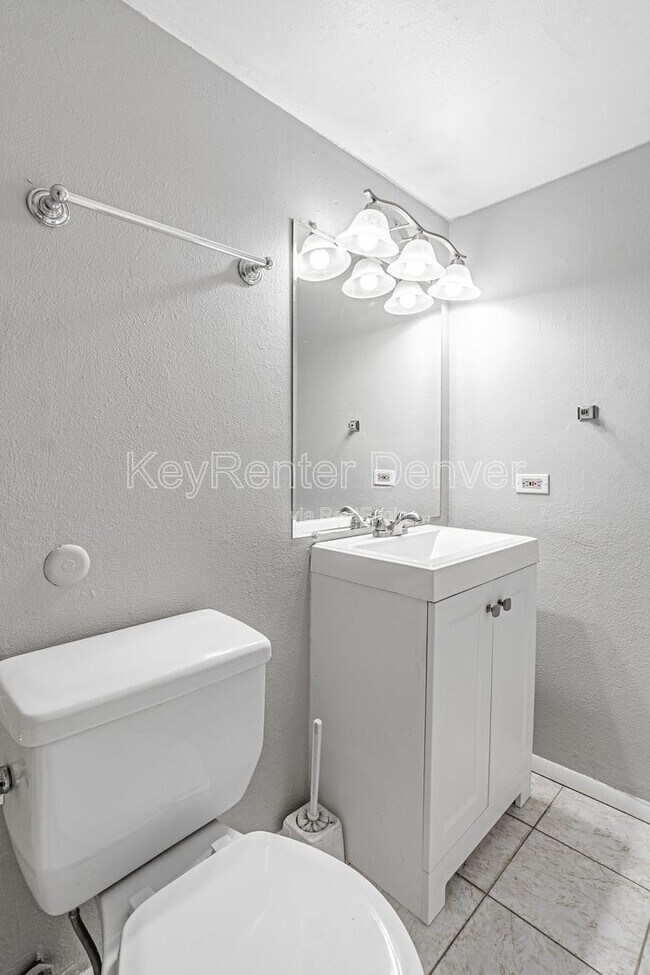 Building Photo - 1366 Garfield St