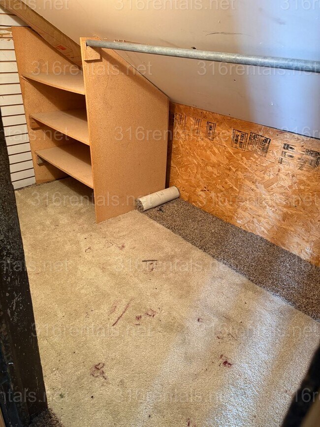 Building Photo - $775 - 2 bed 2 bath - Single Family Home