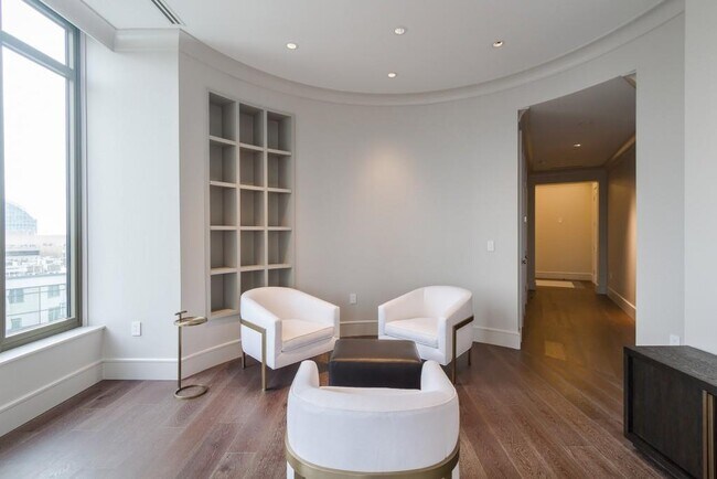 Building Photo - 3376 Peachtree Rd NE