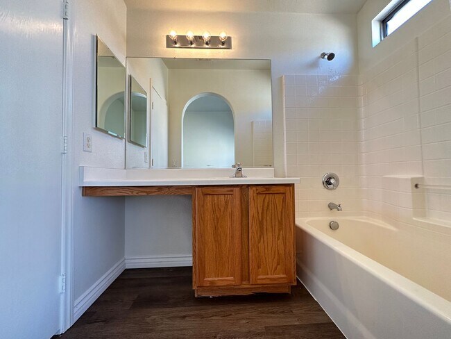 Building Photo - Decatur & Blue Diamond