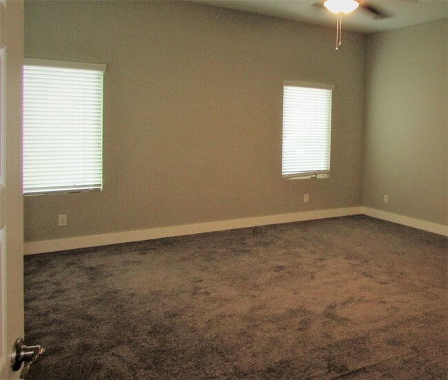 Building Photo - 3249 Dixie Dr