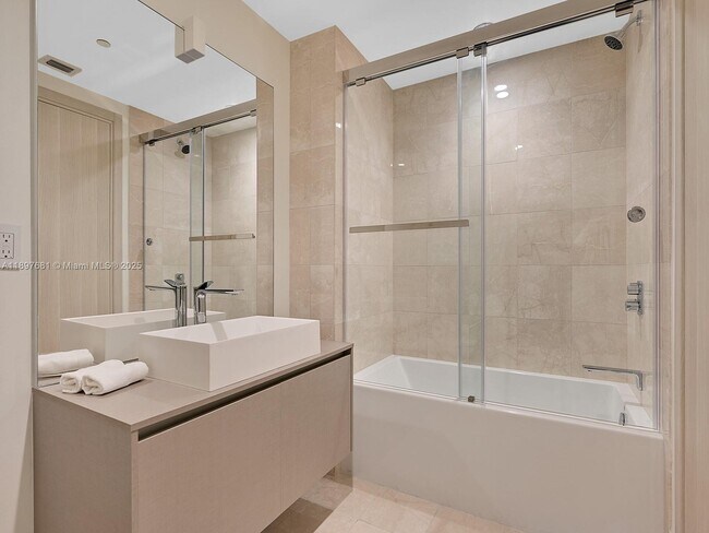 Building Photo - 1000 Brickell Plaza